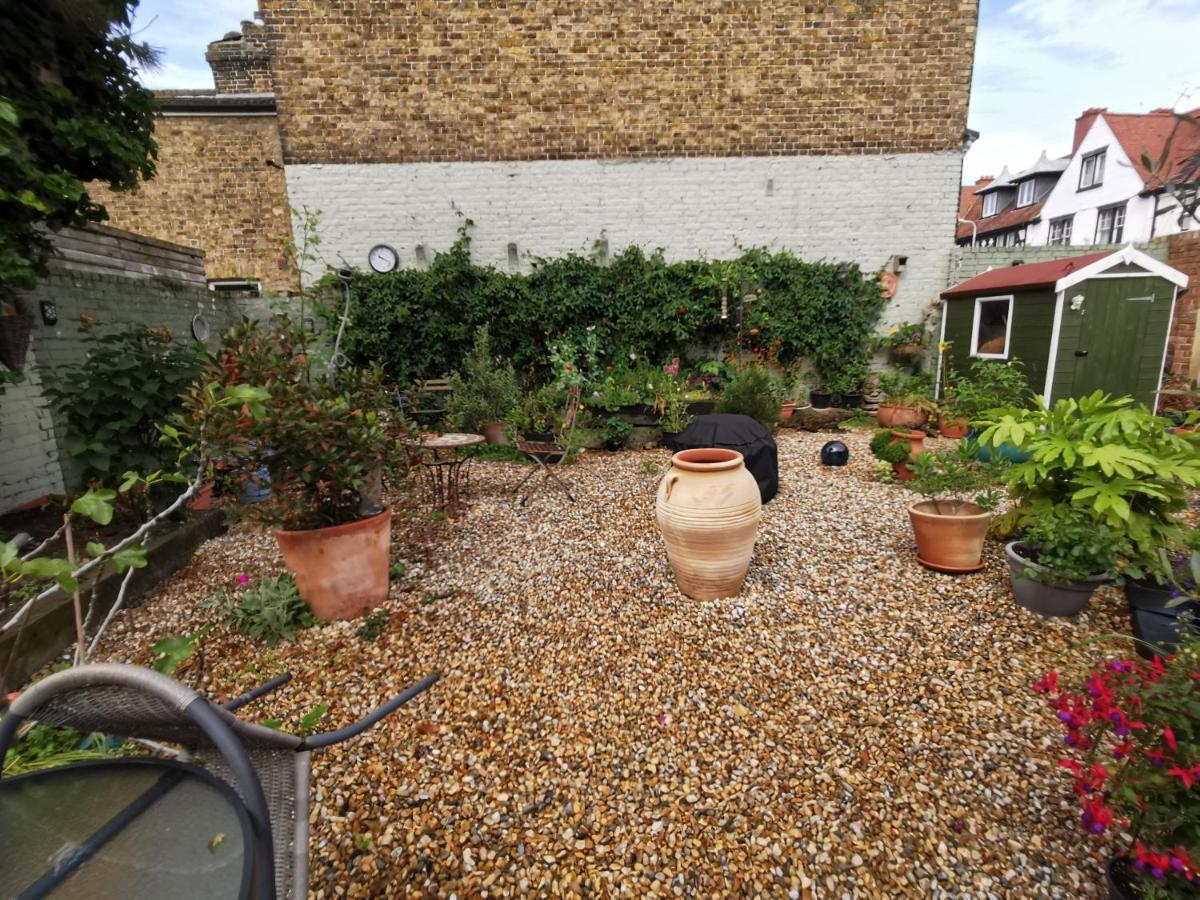 Bed and Breakfast Rosslyn Court à Margate Extérieur photo