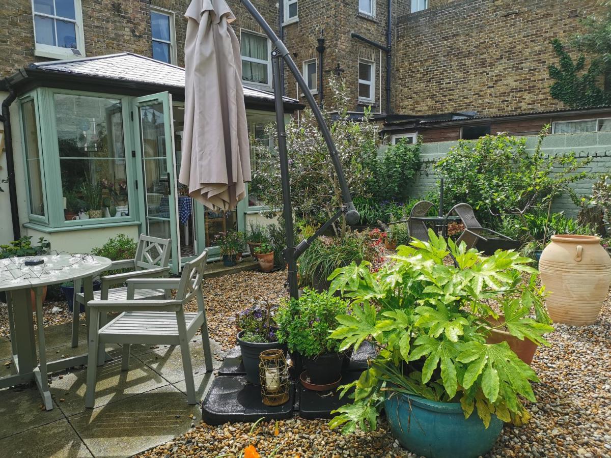 Bed and Breakfast Rosslyn Court à Margate Extérieur photo