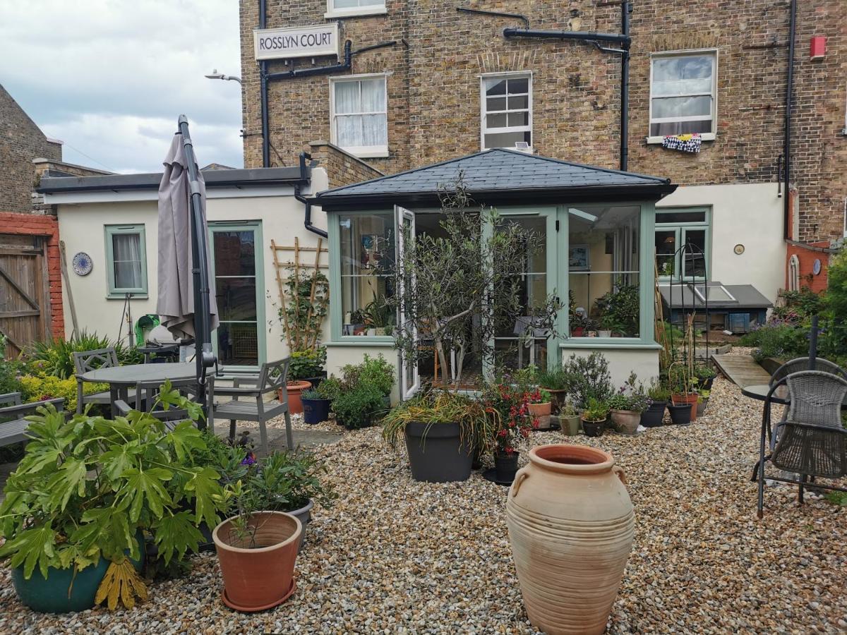 Bed and Breakfast Rosslyn Court à Margate Extérieur photo